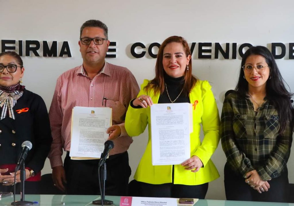 Ayuntamiento firmo convenios de colaboración con Instituto de Estudios